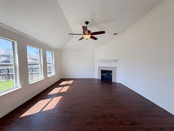 3rd image of 501 W Clover Park Dr