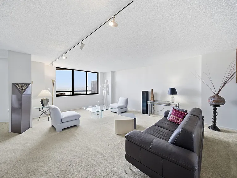 2103 Harmon Cove Tower #2103 — Photo 2