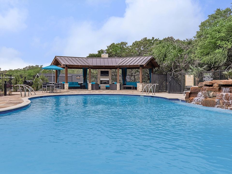 Swimming Pool Vantage at Fair Oaks
