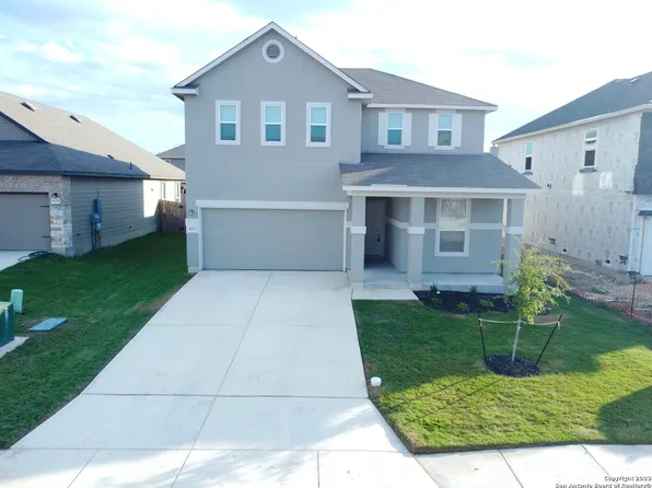 425 BRIARFIELD DR, Seguin, TX 78155