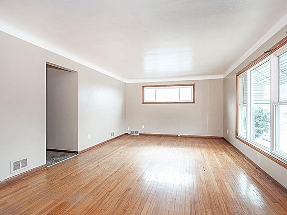 3rd image of 4633 Warner Rd
