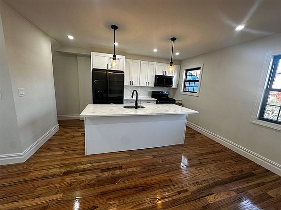 4th image of 225-53 Murdock Avenue
