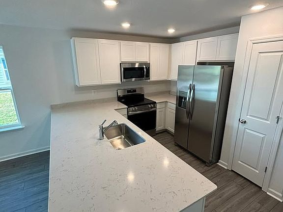 3rd image of 3605 NE 32nd Ct