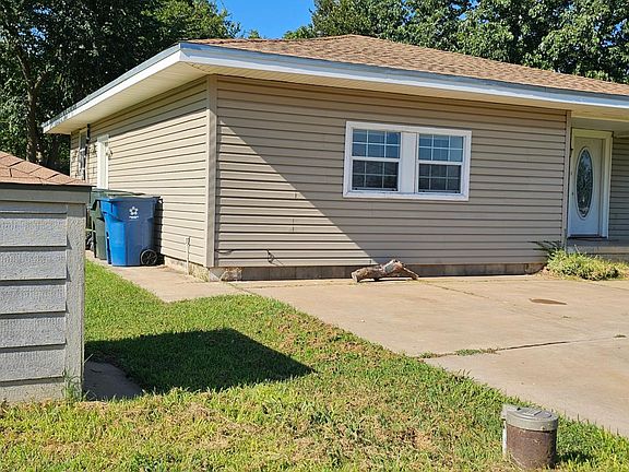 3rd image of 10617 Tumilty Ave