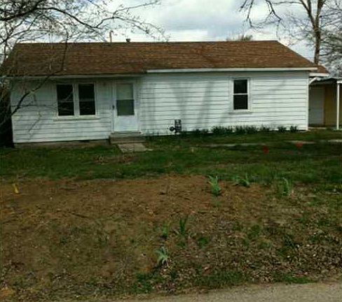 2nd image of 111 W Ross Ave