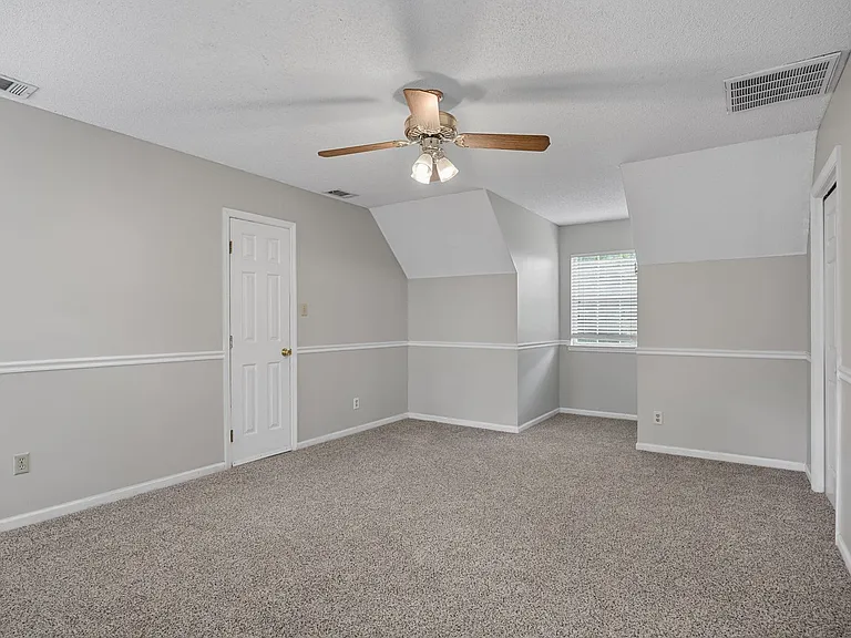 300 Davis Rd — Photo 27