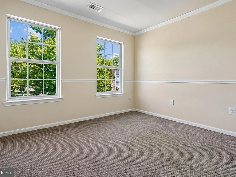 14677 Cloverdale Rd — Photo 47