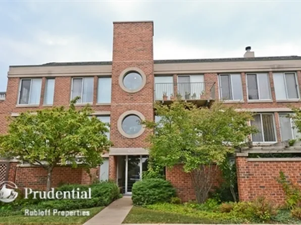4010 Arbor Ln APT 303, Northfield, IL 60093