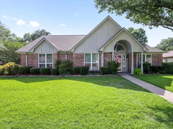 2107 Pecan St, Bonham, TX 75418