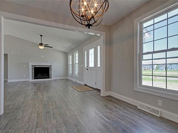 4th image of 10370 Carrousel Woods Dr