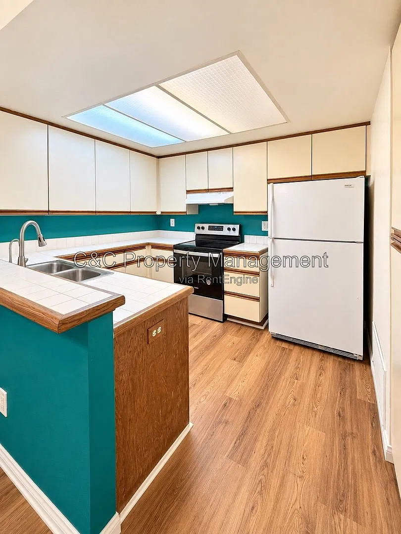 2 bed, 2.0 bath, 915 sqft, $3,200 — Photo 3