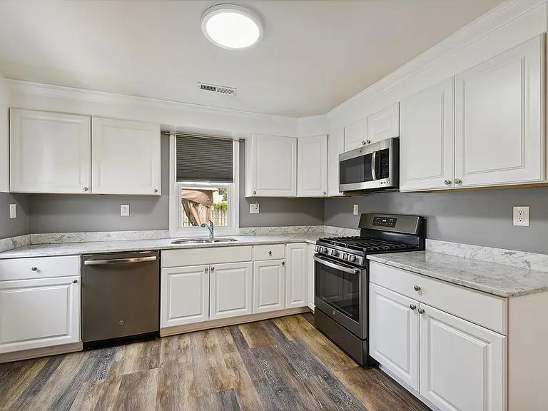 7611 Poplar Rd — Photo 4