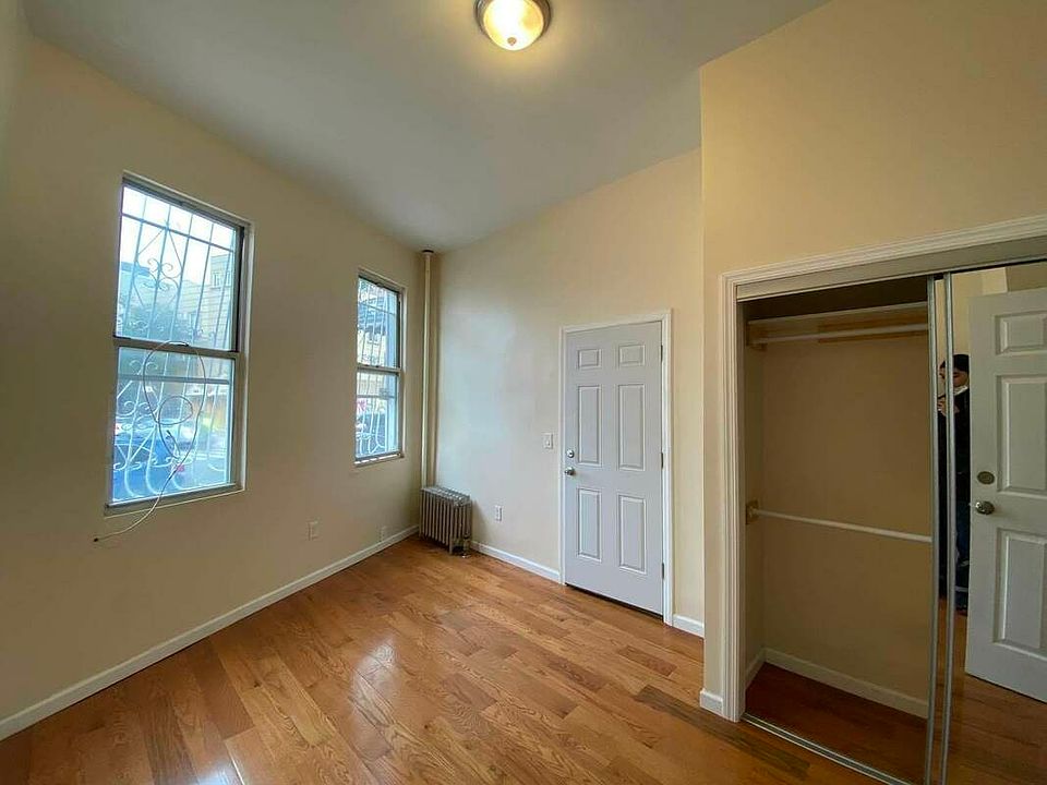 1st image of 148 Evergreen Ave #1R