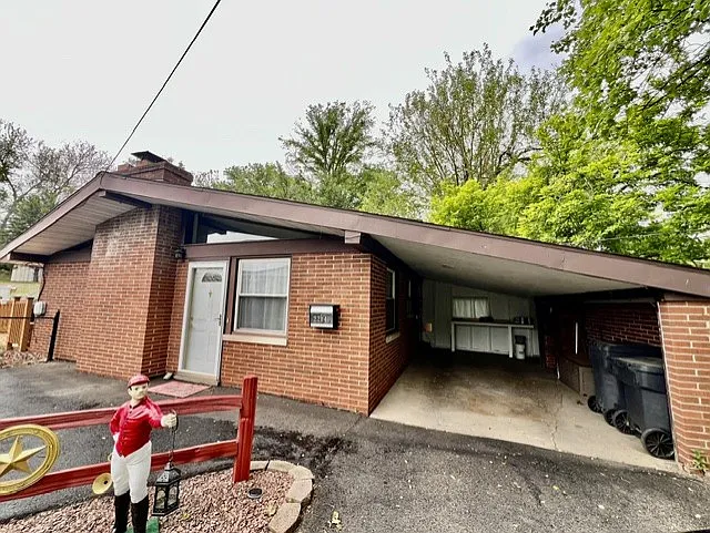 2214 Glendale Dr — Photo 1