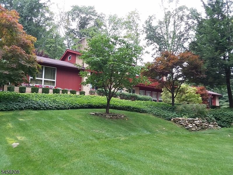 1st image of 5 Agnes Ln