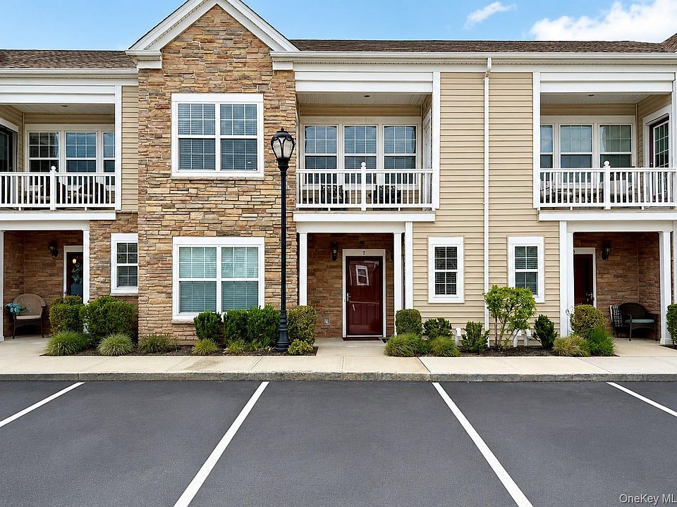 1st image of 8 Wexford Ln #8