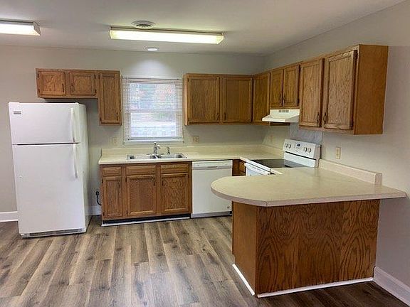 3rd image of 607 Main St APT 4