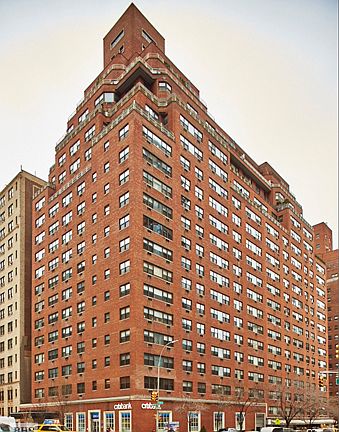 4th image of 165 E 72nd St APT 12C