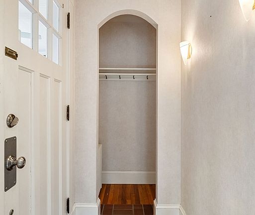 5th image of 5 Frankwood Ave
