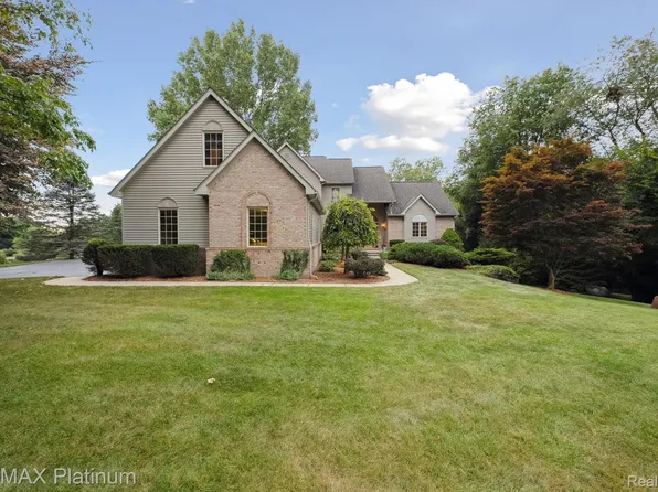 8872 Thornapple Dr, Pinckney, MI 48169