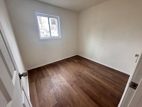 4th image of 1156 Scott Ave