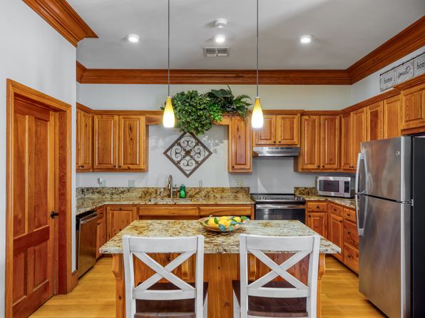 13170 Dutchtown Point Ave #823
