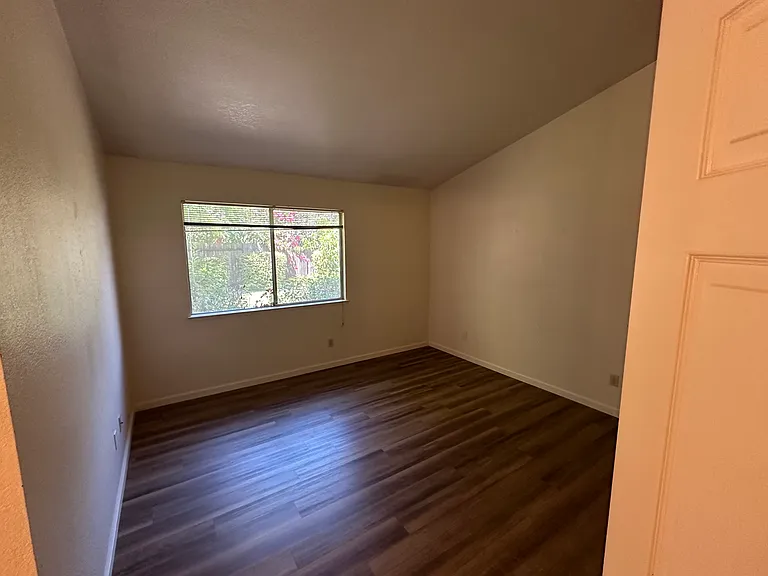 643 Lunardi Way — Photo 4