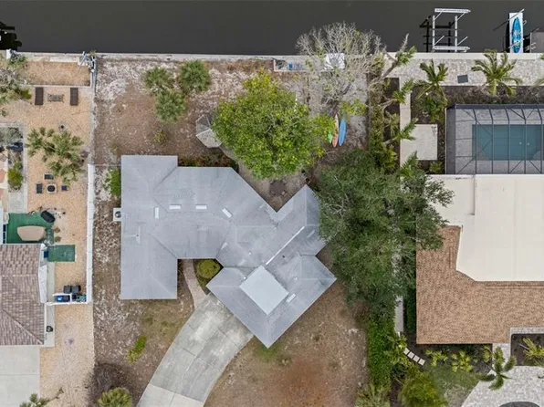 5402 Shadow Lawn Dr, Sarasota, FL 34242