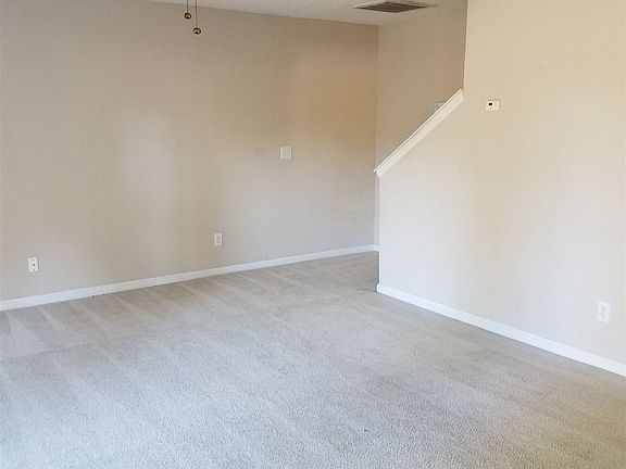 320 Kingston Trace 1