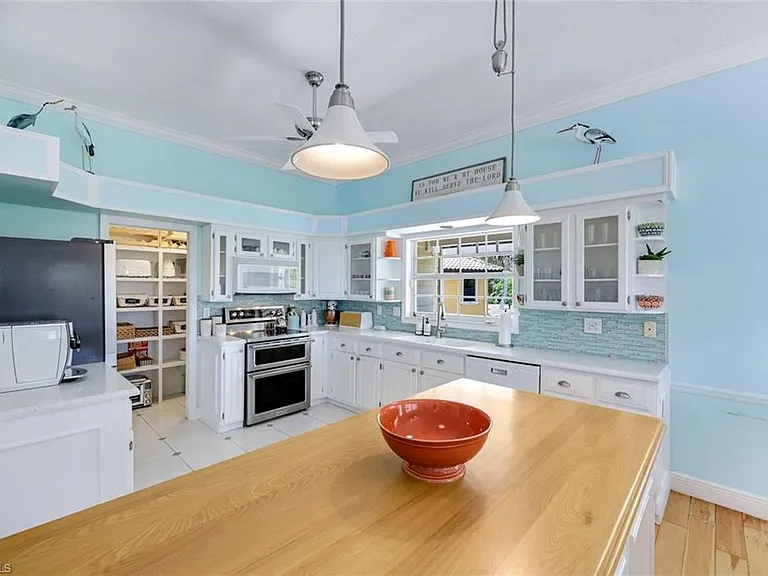 203 San Mateo Dr — Photo 8