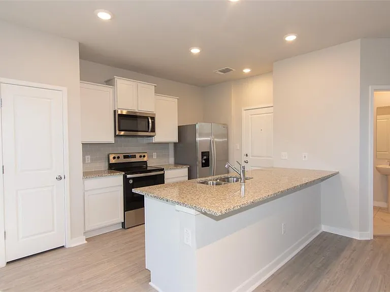 605 W South St #432 — Photo 11