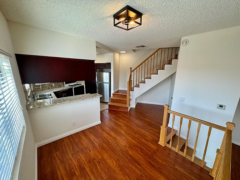 1523 E Windsor Rd #105B — Photo 5