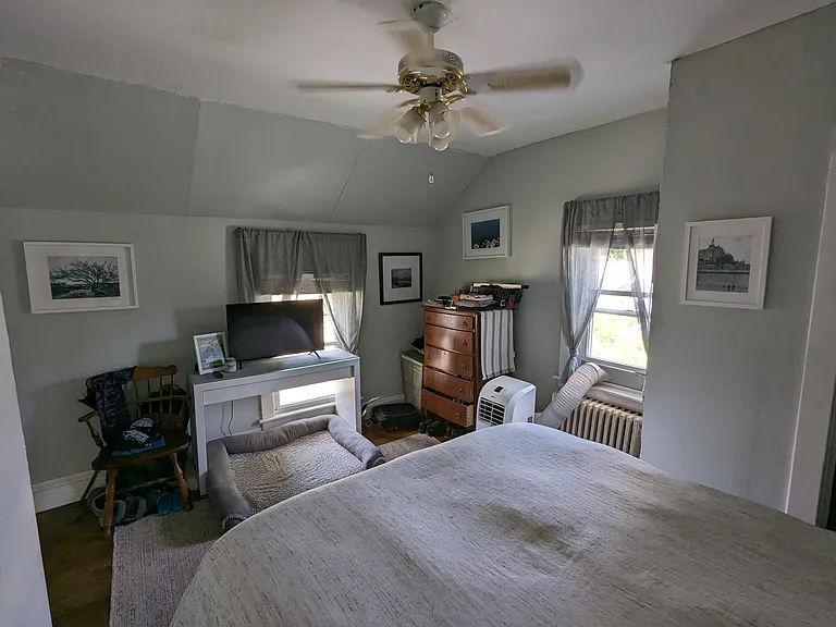 140 Grove St — Photo 23