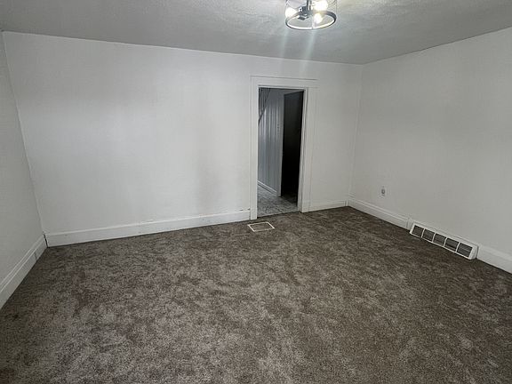 5th image of 726 Adams St