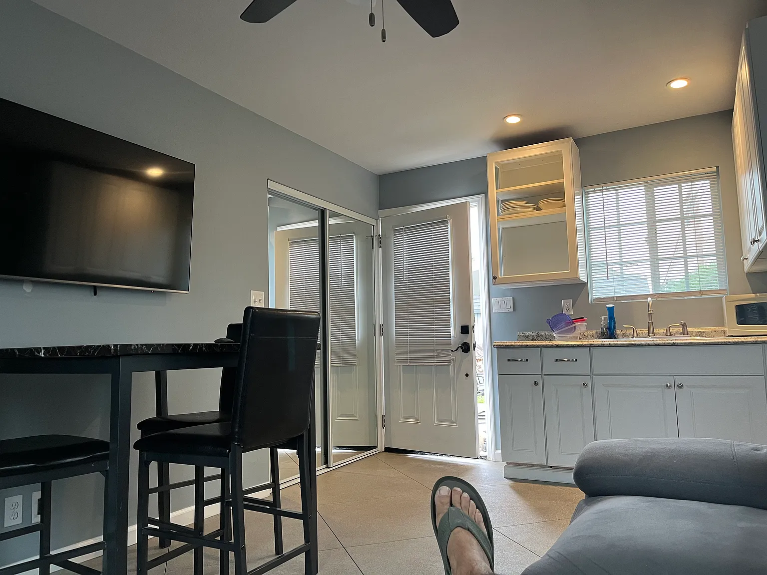 Studio, 350 sqft, $1,500 — Photo 3