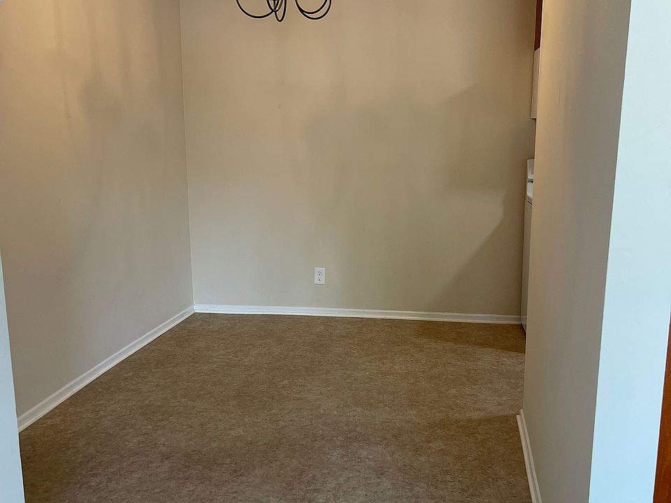 Living room to dining area