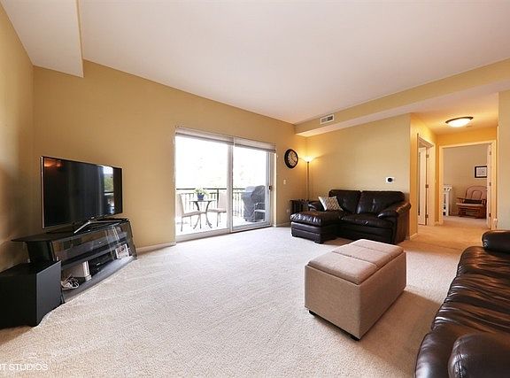 5th image of 145 S York St Unit 202