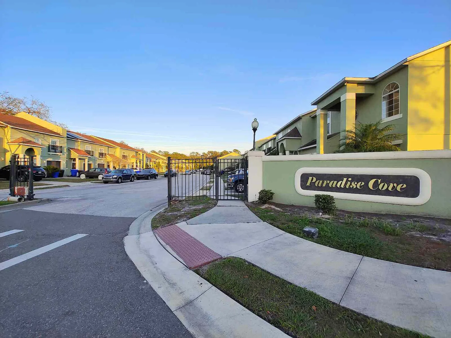 2 bed, 2.5 bath, 1600 sqft, $1,500 — Photo 2