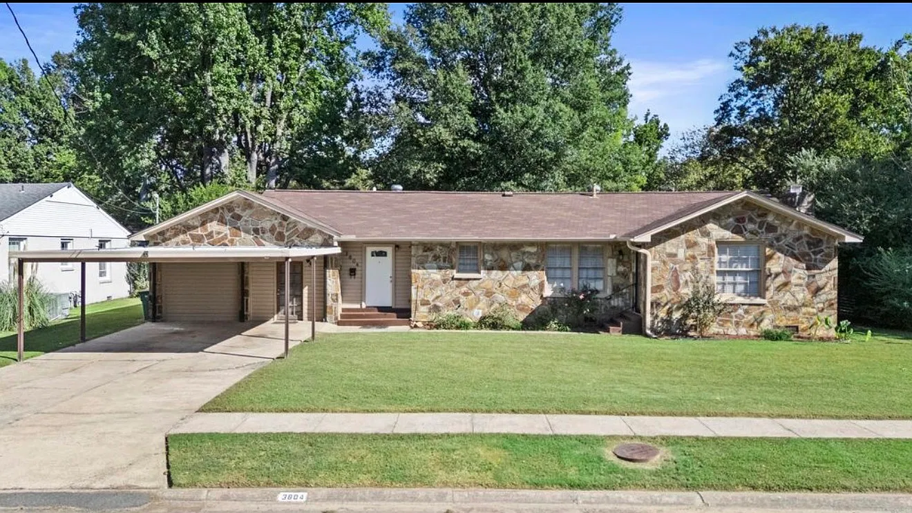 3 bed, 2200 sqft, $2,300 — Photo 1