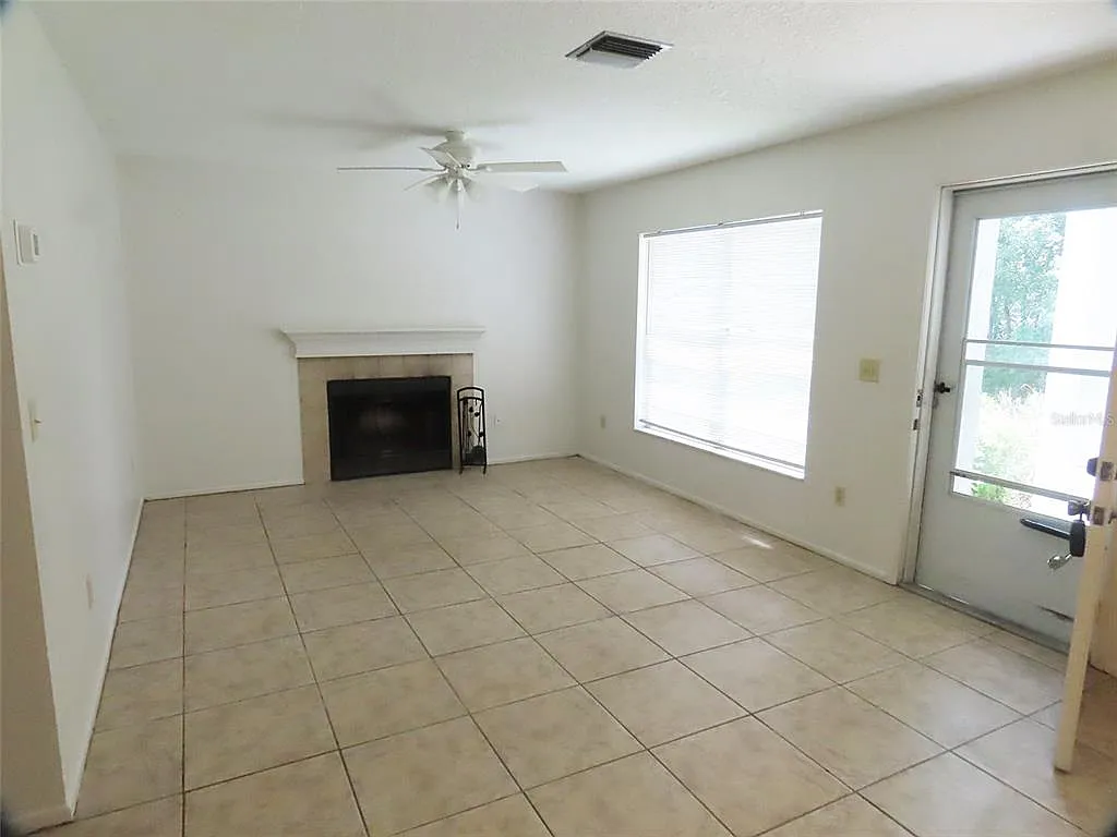 2 bed, 2.0 bath, 912 sqft, $1,580 — Photo 3