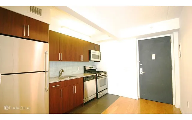 Rented by Douglas Elliman | media 27