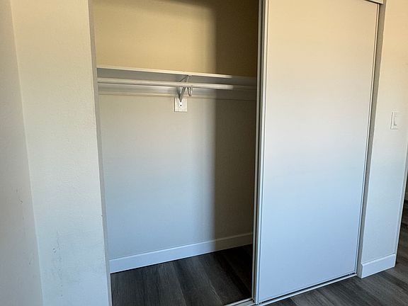 5th image of 5125 Oakland St #1