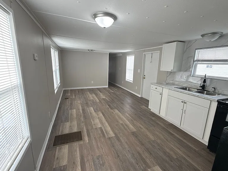 1221 N Valrico Rd #27 — Photo 3