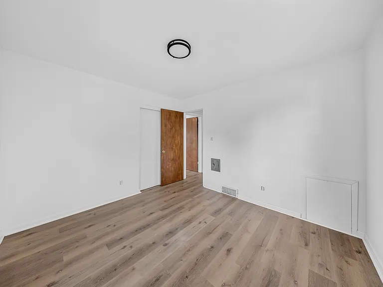 1095 Saint Michaels Ave #1095 — Photo 11