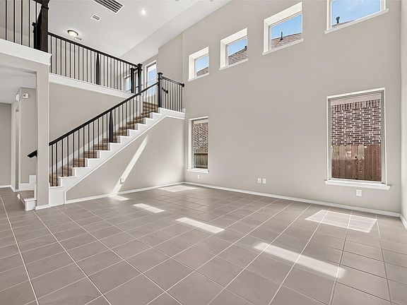 5th image of 311 Violet Crown Ln