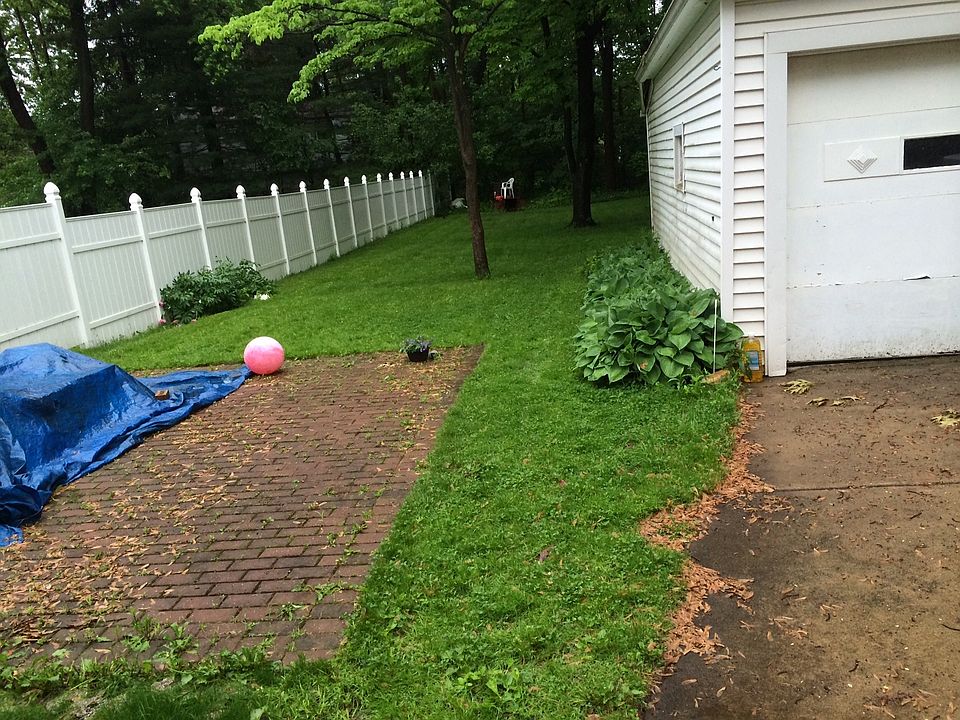 2nd image of 1575 Laclede Rd