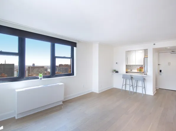 150 East 34th Street image 11 of 36