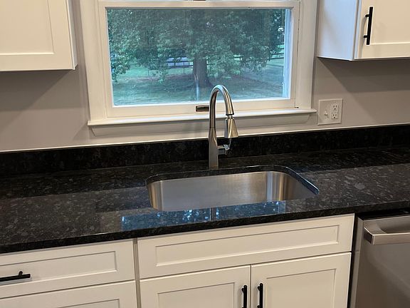 5th image of 17706 Daisy Dr