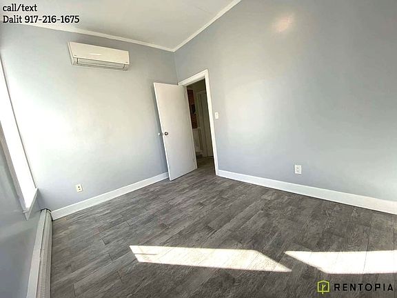 4th image of 206 Calyer St #2B