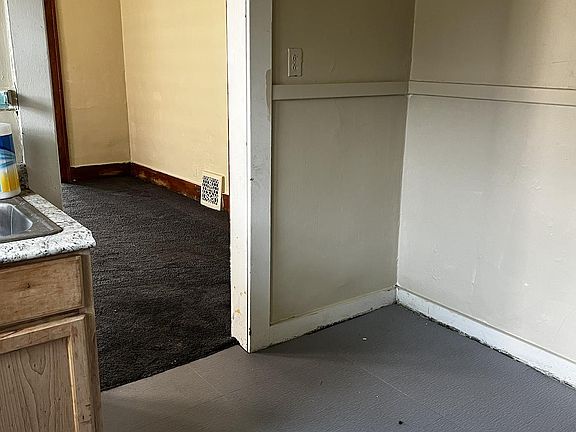 2nd image of 5090 Maplewood Ave